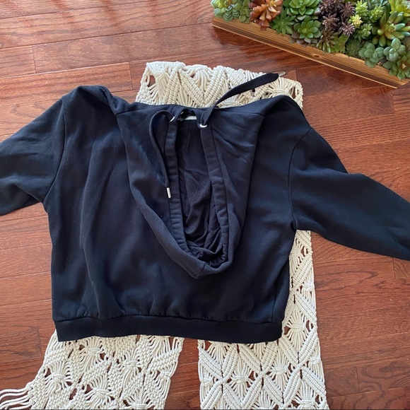 H&M • Bundle of 4 cropped hoodies - Picture 8 of 14